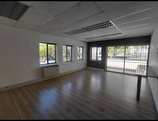 160M² OFFICE TO LET IN BRYANSTON